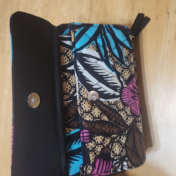 Vera Bradley Wristlet - Picture 6 of 6